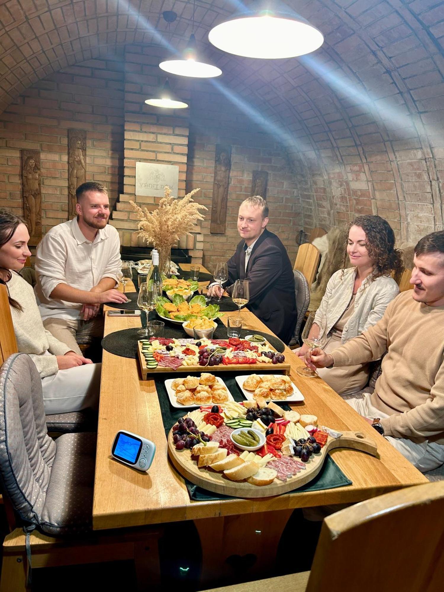 Sklep U Dusana Vracov Exteriör bild